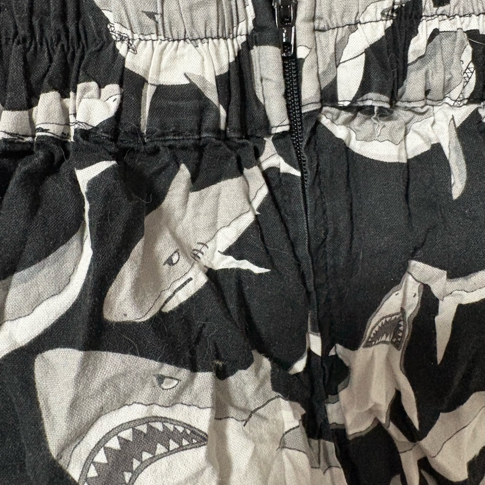 Retrolicious Black and White Shark Skirt - Picture 3 of 5